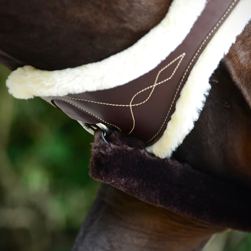 Kentucky Horsewear Sheepskin Anatomic Girth - Image 3