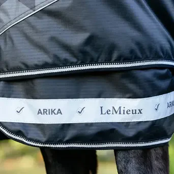 Le Mieux Arika Reflective 100g Turnout Rug Black - Image 5