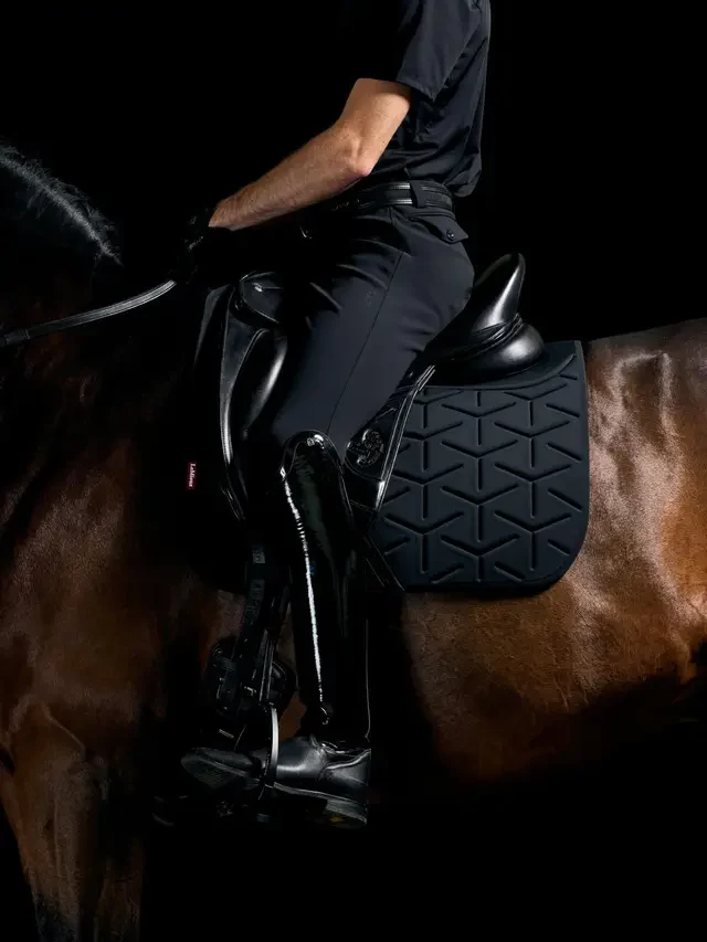 Le Mieux ProForm Moulded Dressage Pad Black Large - Image 2