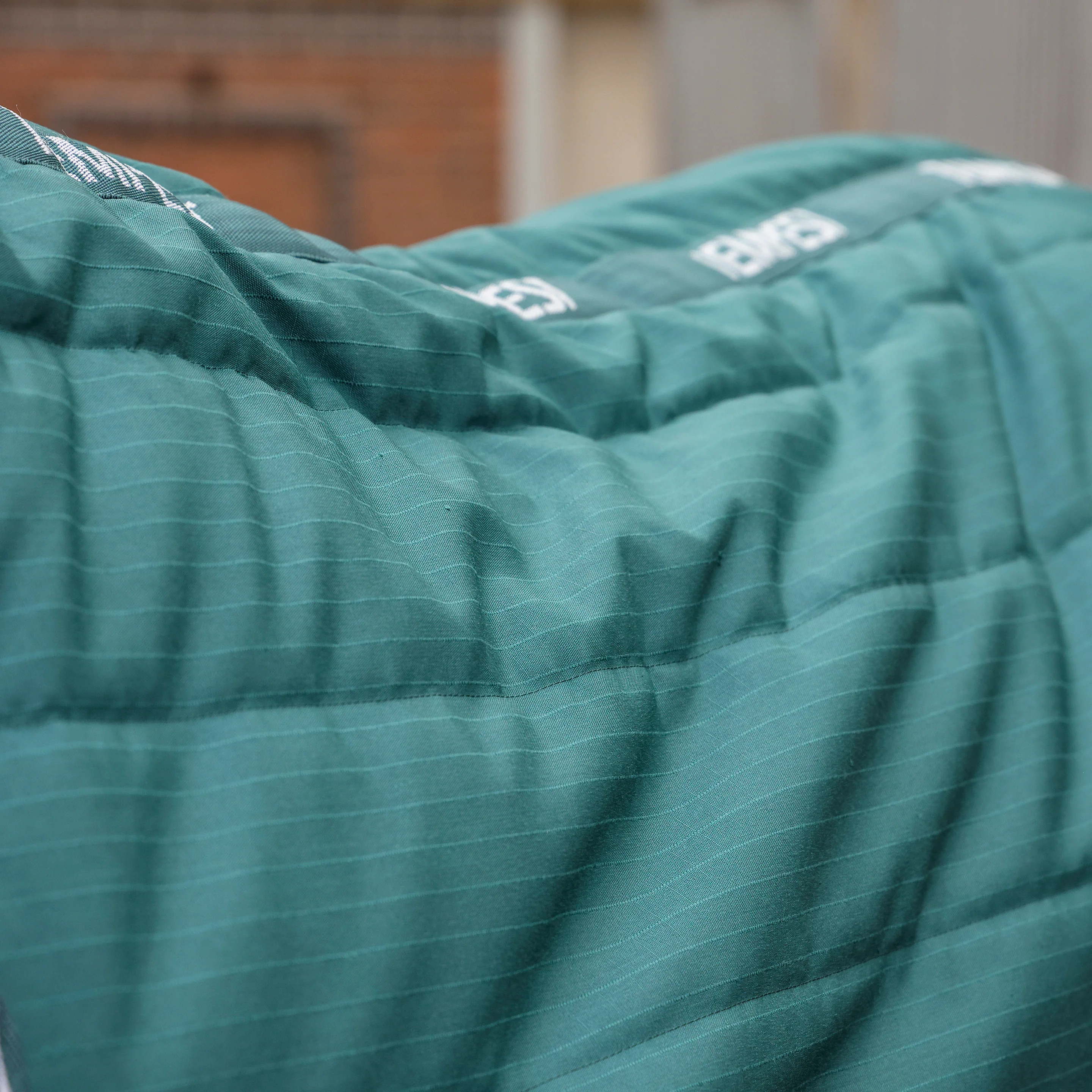 Shires Tempest Original 200g Combo Stable Rug Emerald - Image 5