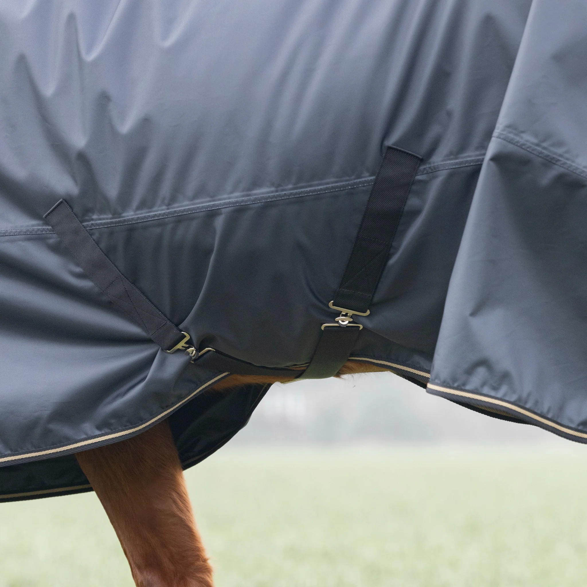 Shires Typhoon 50g Combo Turnout Rug Black - Image 4