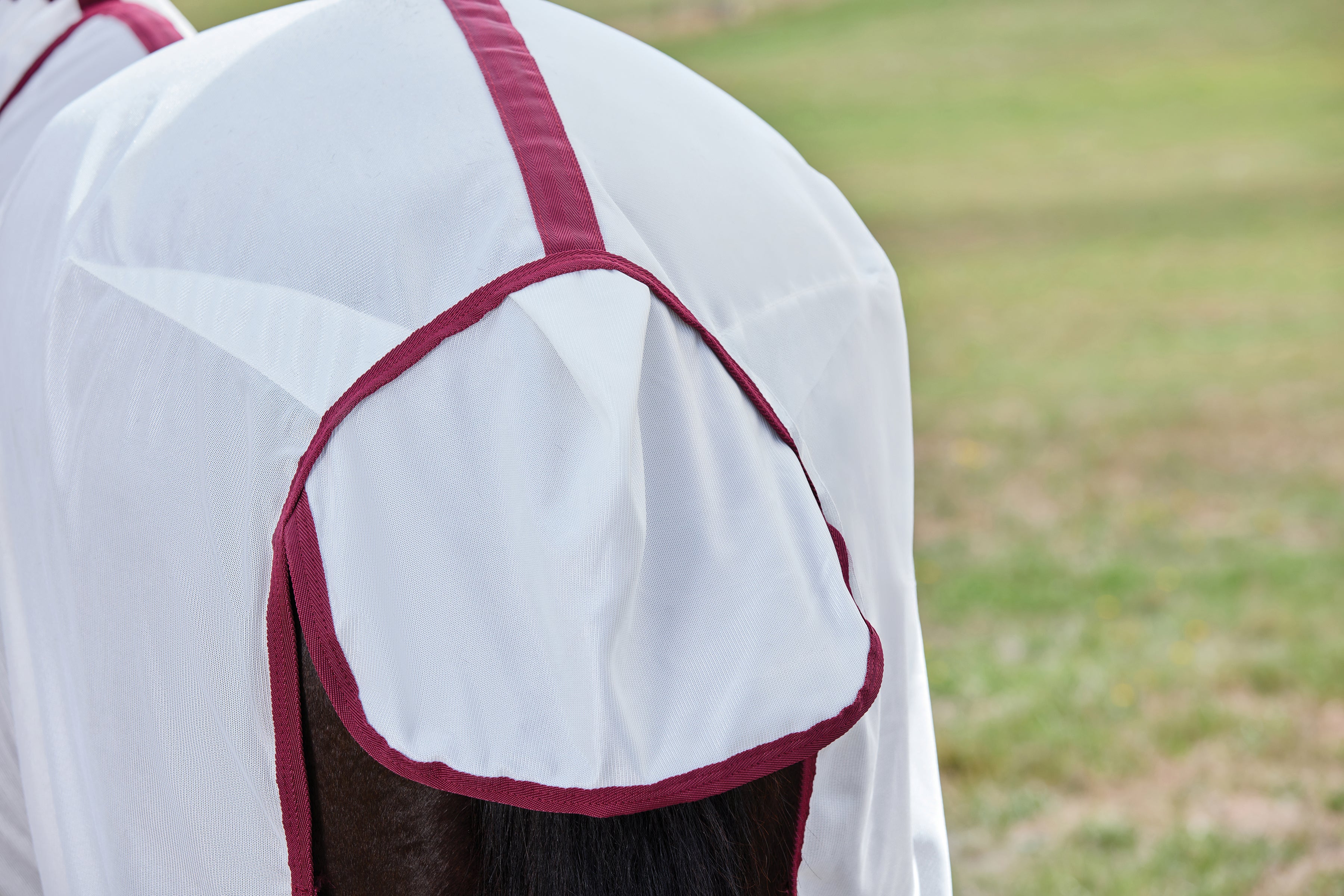 Weatherbeeta Comfitec Essential Fly Sheet Combo White/Burgundy - Image 5